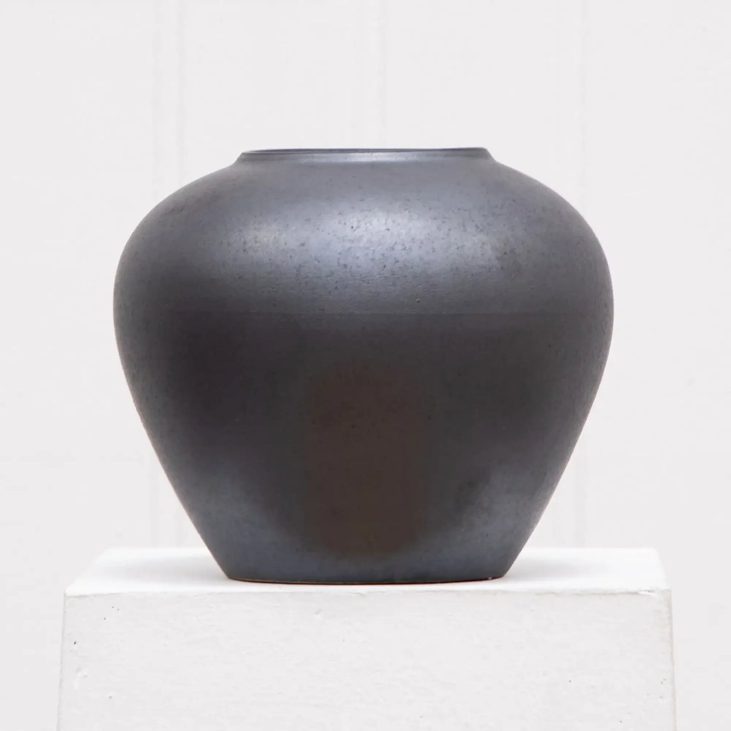 Ceramic Round Urn Vase, 7", Dark Gray
